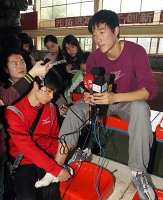  刘翔 伤退是 团队 失误 术后首度公开训练-北京新