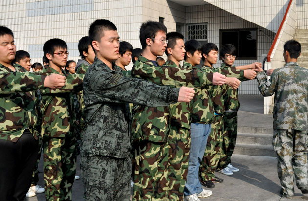 正步走的动作要领