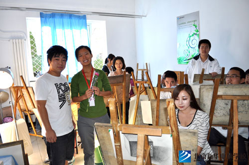 老师与学生的合照