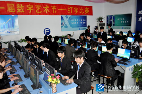 比赛中的学生