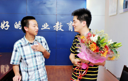 导演辛苦,一束鲜花表达我们选手的心意