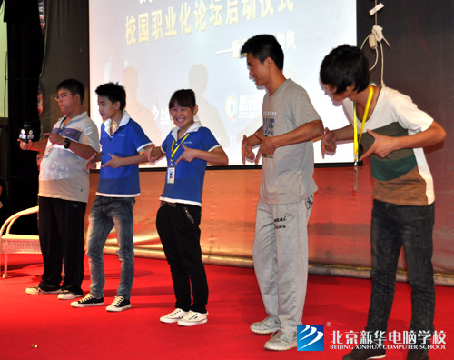 同学们做游戏