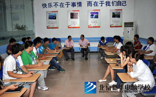 参会的领导及学生