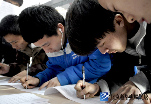 同学们踊跃报名参加